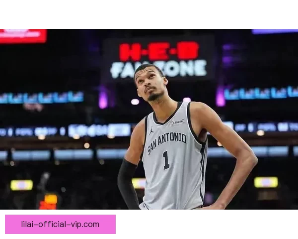 文班41分18篮板3盖帽零失误领衔马刺大胜勇士 卡斯尔15分11篮板助攻全队